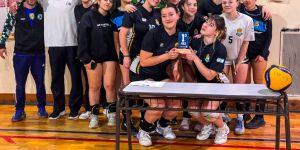 Campeonas: las chicas de vóley de Villa Pehuenia Moquehue se quedaron con el título en San Martín de los Andes